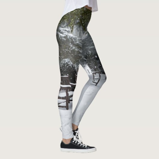 公園の冬の雪 レギンス (右)