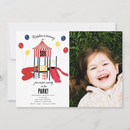 公園の子供たちの遊び場の誕生日パーティーの写真 招待状 (正面)