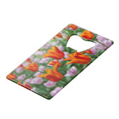 公園の明るいオレンジ色のチューリップ クレジットカード栓抜き (裏面アングル)