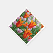 公園の明るいオレンジ色のチューリップ スタンダードカクテルナプキン (角)
