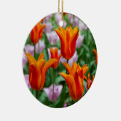 公園の明るいオレンジ色のチューリップ セラミックオーナメント (右)
