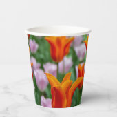 公園の明るいオレンジ色のチューリップ 紙コップ (正面)