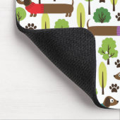 公園の歩行のダックスフント マウスパッド (コーナー)