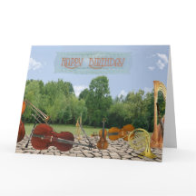 公園の特大誕生日のオーケストラの楽器