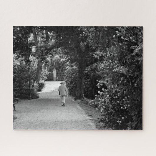 公園の老人の白黒の写真 ジグソーパズル (横)