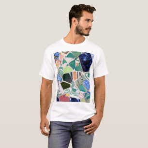 公園のGuellのモザイク Tシャツ