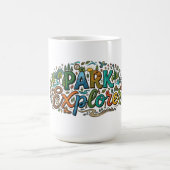 公園探検家 - アドベンチャー自然Tシャツ コーヒーマグカップ (中央)