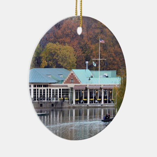 公園、秋の写真のボートハウス セラミックオーナメント (右)