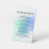 公平とダイバーのためのインクルーシブなコミュニティ 台座サイン (正面)