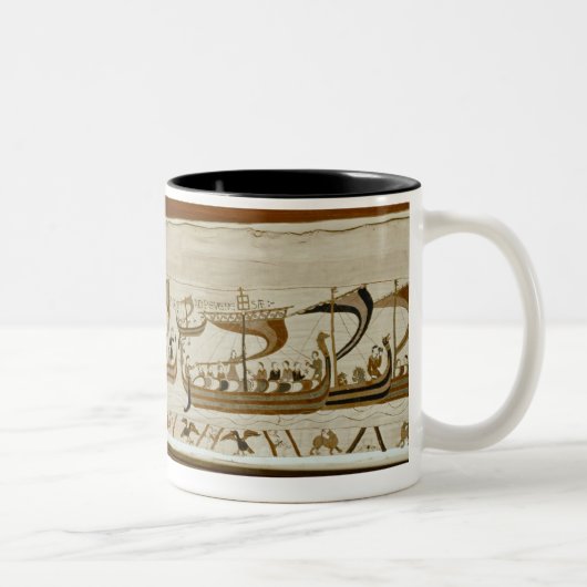 公爵ウィリアムおよび彼の艦隊の十字Pevensey ツートーンマグカップ (右)