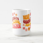 公立学校の先生を過小評価しない コーヒーマグカップ (中央)