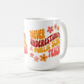 公立学校の先生を過小評価しない コーヒーマグカップ (正面右)