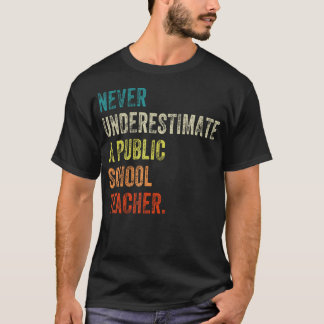 公立学校の先生を過小評価しない Tシャツ