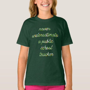 公立学校の先生を過小評価しない Tシャツ