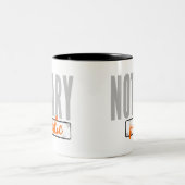 公証人公共ビッグフォントオレンジ色の黒あせ ツートーンマグカップ (中央)