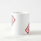 公認、否定される コーヒーマグカップ (中央)
