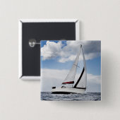 公開した海のヨットの航行 缶バッジ (正面&裏面)