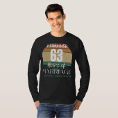 六十おもしろい三年生存者ティー Tシャツ (正面フル)
