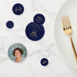 六十 |金ゴールド・ネイビー紙吹雪60th Birthday Party コンフェッティ<br><div class="desc">この60歳の誕生日フォトテーブルの紙吹雪でスタイリッシュ、特別な日に詳細を追加。このデザインはモダン、ネイビーブルーと金ゴールド色のコンボで六角紙吹雪を持つスクリプト"Sixty",  "ハッピーバースデー"を備えている。私のショップBaraBomDesignでは、より多くのマイルストーンの誕生日パーティー用品を利用できる。</div>