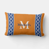 六角チェーントリム付きモノグラムモダン沿岸L ランバークッション (裏面)