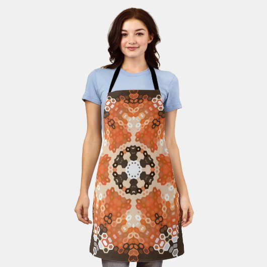 六角マンダラオレンジ白と茶色 エプロン (着用した状態)