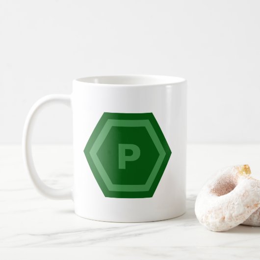 六角形のなかの太字グリーンモノグラム1文字 コーヒーマグカップ (ドーナツ)