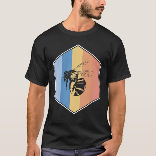 六角形のレトロ色のハチ Tシャツ (正面)