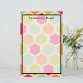 六角形のヴィンテージ色パターン 便箋 (スタンド正面)