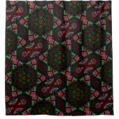 六角、緑、赤のグラデーションの万華鏡のように千変万化するパターン シャワーカーテン (正面)