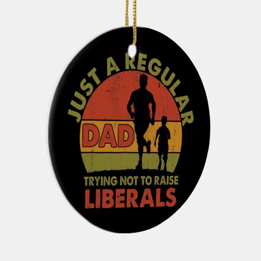 共和党議員は育てようとしない普通のパパにすぎない セラミックオーナメント (右)