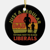 共和党議員は育てようとしない普通のパパにすぎない セラミックオーナメント (正面)