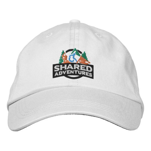 共有アドベンチャーロゴHat 刺繍入りキャップ (正面)