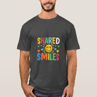 共有スマイルTシャツデザイン-カラフル式 Tシャツ