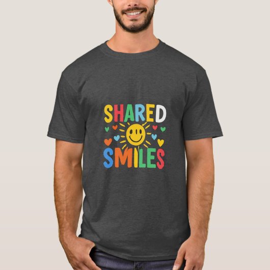共有スマイルTシャツデザイン-カラフル式 Tシャツ (正面)