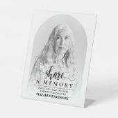 共有aメモリ – 葬儀記念写真 台座サイン (正面)