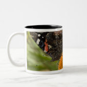 共生、美しい救済する、パートナーシップ、 ツートーンマグカップ (左)