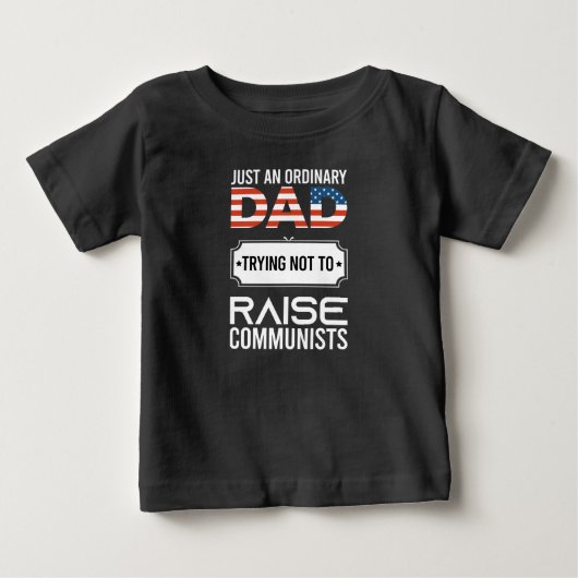 共産主義者を作らないように頑張る普通のパパ ベビーTシャツ (正面)