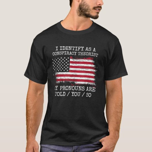共謀理論家の代名詞はTだと思う Tシャツ (正面)