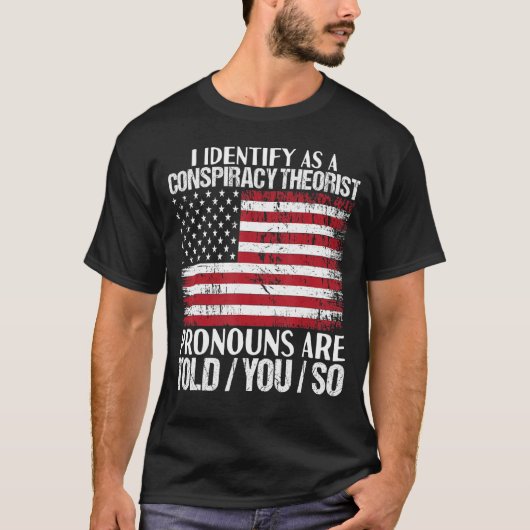 共謀理論家の代名詞はTだと思う Tシャツ (正面)