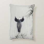 共通の水潜り鳥は冬の北湖で泳ぎます アクセントクッション (裏面(縦))