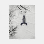 共通の水潜り鳥は冬の北湖で泳ぎます フリースブランケット (正面)