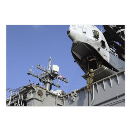 兵が縄を切って縄を張る フォトプリント (正面)