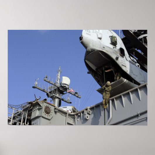 兵が縄を切って縄を張る ポスター (正面)