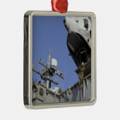 兵が縄を切って縄を張る メタルオーナメント (右)