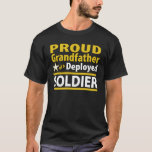 兵カスタム士誇りを持ったの祖父 Tシャツ<br><div class="desc">兵士カスタマイズの名前と展開日を付けたこのシャツ！色やスタイルカスタマイズもできる。 – シャツのスタイルを変更するもしと、コストも変わる – 兵士の名前や配置の情報が収まらないクリック。「デザインツールで今すぐ編集する！」リンクをクリックすると、入力したボックスの下に表示される。フォントサイズを変更し、文字を上下に移動して完璧に見える！兵感謝してい士が我が国に尽くしてくれたまえ</div>