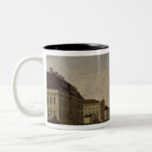 兵器庫およびUnterの洞穴のシナノキの通りの眺め ツートーンマグカップ (左)