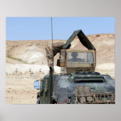 兵士がイラク軍兵士を指導する ポスター (正面)