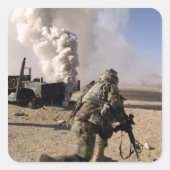 兵士が制御された爆発に反応する スクエアシール (正面)