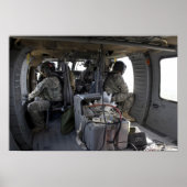 兵士が危険を警戒する ポスター (正面)