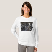 兵士が危険を警戒する Tシャツ (正面フル)